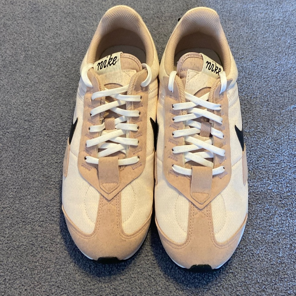 Pink Nikes Sz 9.5